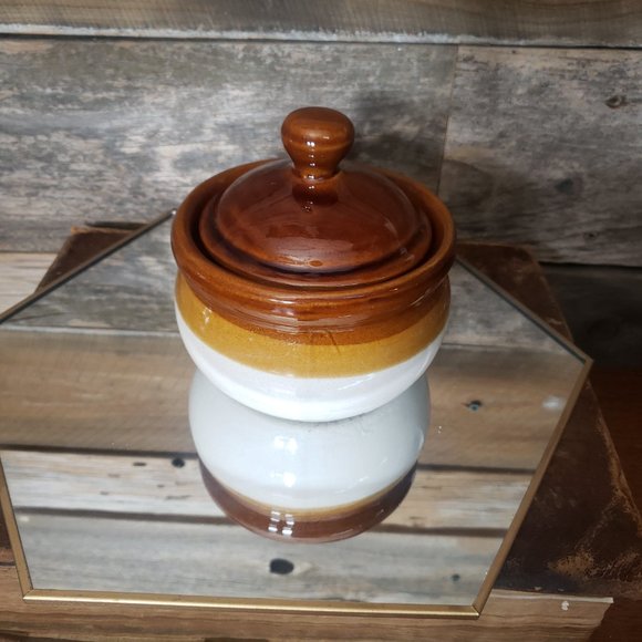 Small Covered Stoneware Soup/Bean Pot with handle. - Picture 4 of 13